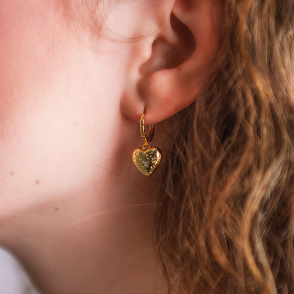 Blythe Bubble Heart Huggies | 18k Gold Plated
