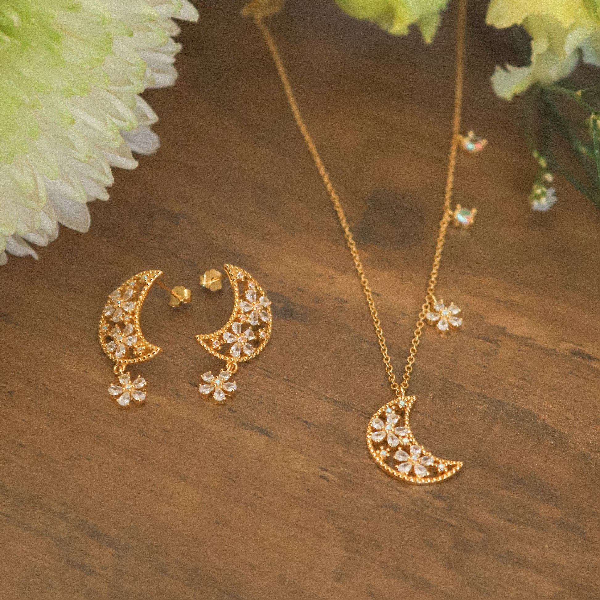 Flora Flower Moon Pendant Necklace | 18k Gold Plated