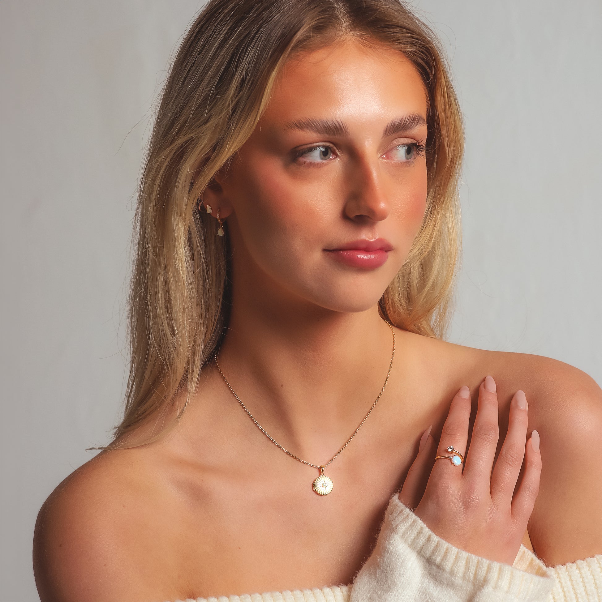 Noa Opal Locket Pendant Necklace | 18k Gold Plated