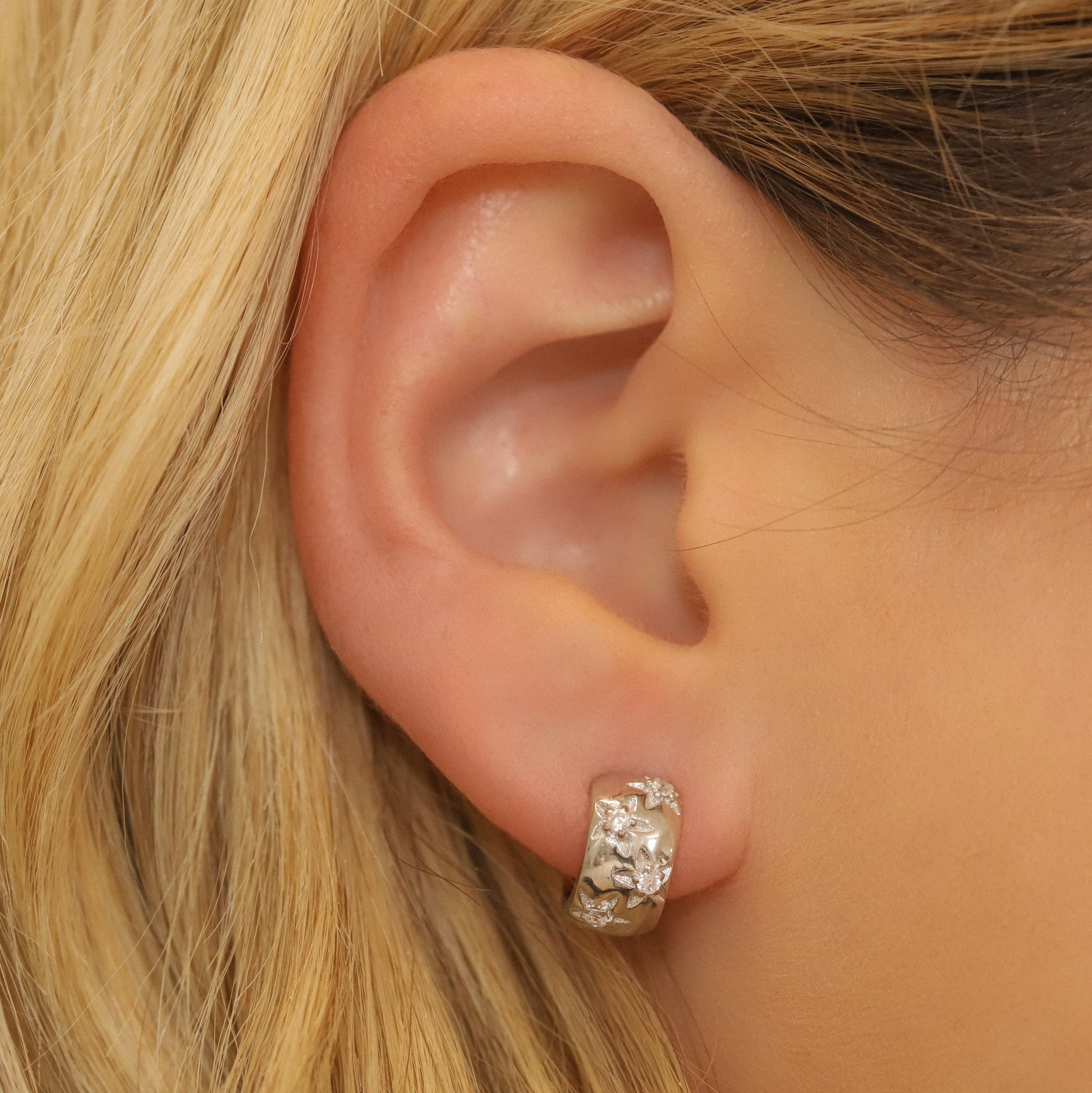 Thea Chunky Star Huggie Earrings | 925 Sterling Silver